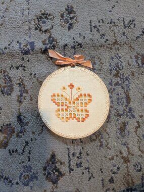 Vintage Butterfly Embroidery Needlepoint‎ Wall Art Round 6.25” Wood Frame Hoop